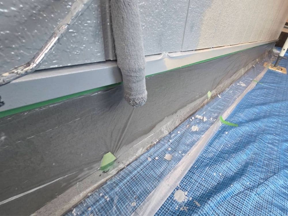 鈴鹿市_K様_水切り(下塗り) 鈴鹿市の外壁塗装、屋根塗装、防水工事をリペイント匠が施工した写真