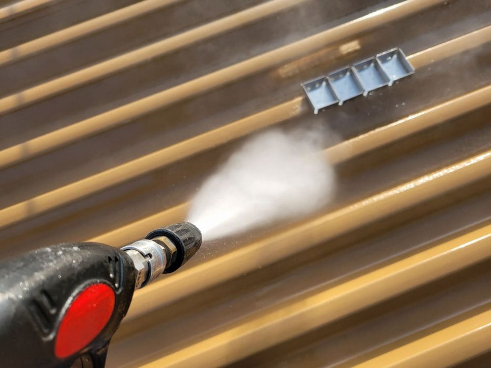 鈴鹿市の外壁・屋根塗装をリペイント匠が施工した写真