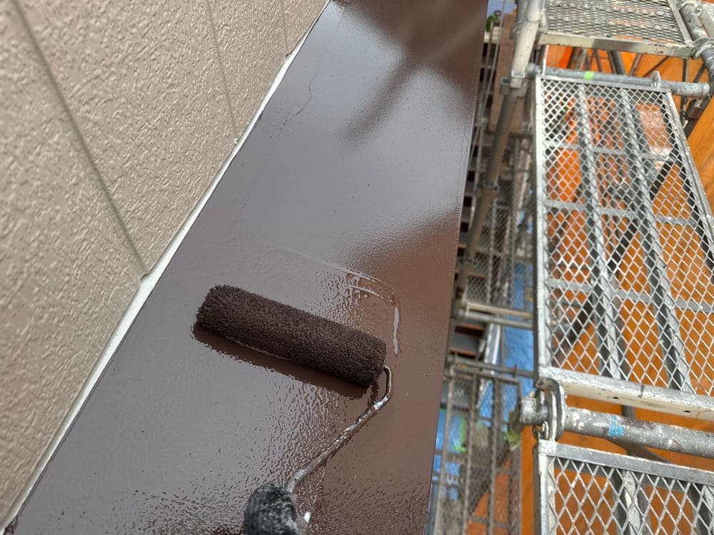 鈴鹿市_K様_シャッターボックス(上塗り) 鈴鹿市の外壁塗装、屋根塗装、防水工事をリペイント匠が施工した写真