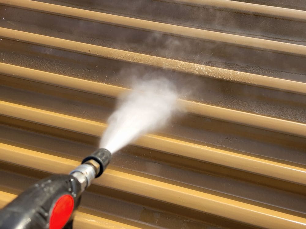 鈴鹿市の外壁・屋根塗装をリペイント匠が施工した写真