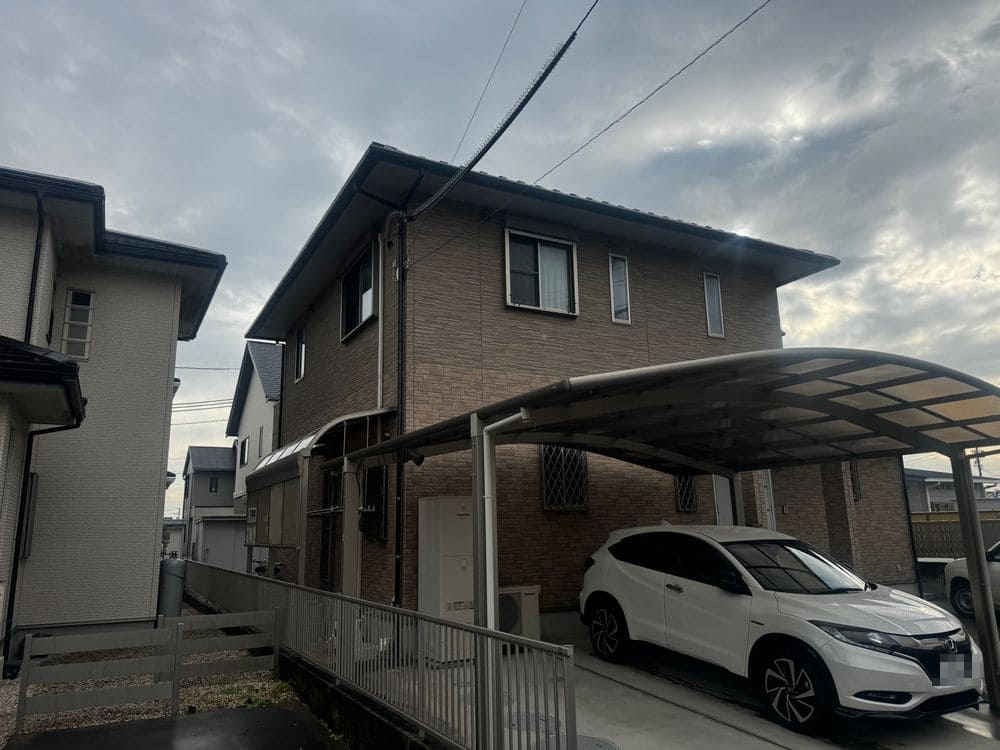 鈴鹿市_S様_施工前_外壁全体 (3) 鈴鹿市の外壁塗装、防水工事をリペイント匠が施工した写真