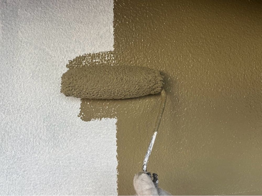 外壁(中塗り2) 松阪市で外壁塗装と防水工事をリペイント匠が施工した写真