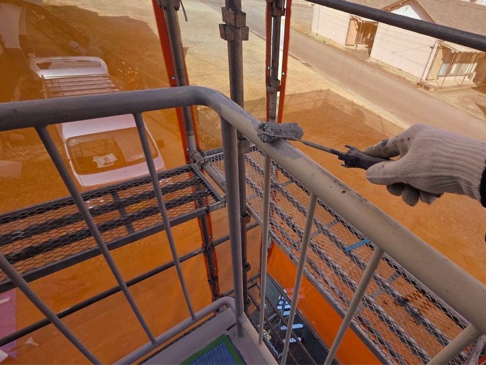 鈴鹿市_K様_付帯部2_下塗り 鈴鹿市の外壁塗装、屋根塗装、防水工事をリペイント匠が施工した写真