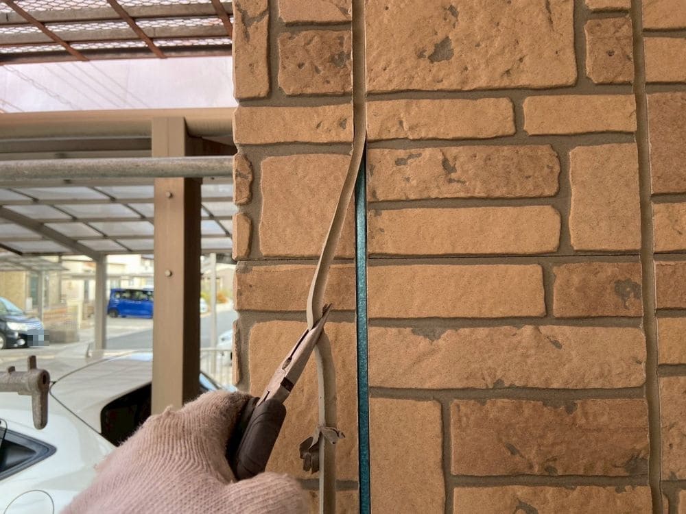 鈴鹿市_S様_シール(撤去) 鈴鹿市の外壁塗装、防水工事をリペイント匠が施工した写真