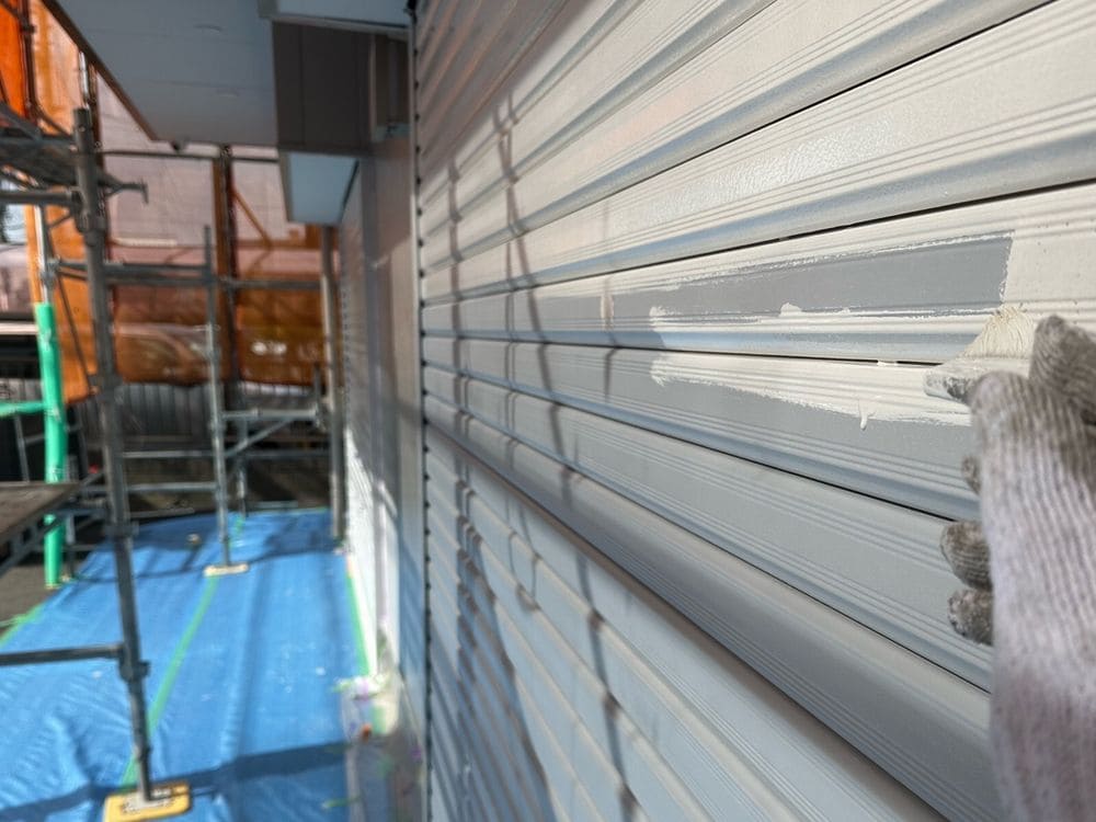 鈴鹿市_K様_付帯部3_中塗り 鈴鹿市の外壁塗装、屋根塗装、防水工事をリペイント匠が施工した写真