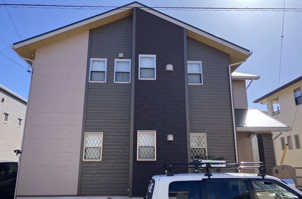 津市の外壁塗装、屋根塗装、防水工事をリペイント匠が施工した写真