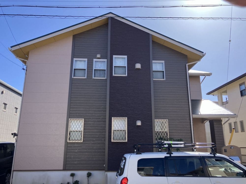 津市の外壁塗装、屋根塗装、防水工事をリペイント匠が施工した写真