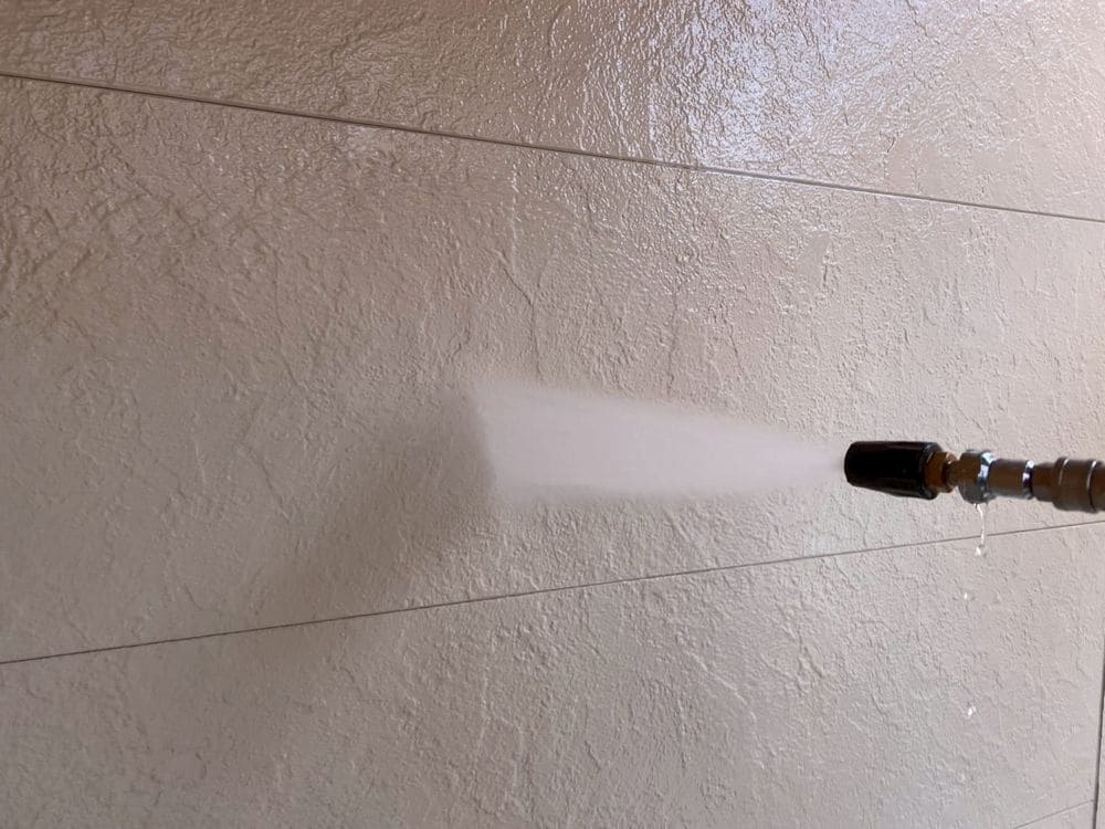 津市久居 H様高圧洗浄 津市の外壁塗装をリペイント匠が施工した写真