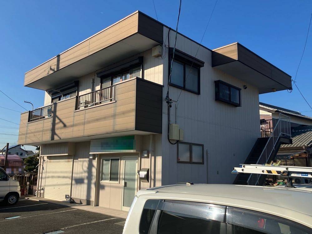 鈴鹿市_K様_全体_施工前 (2) 鈴鹿市の外壁塗装、屋根塗装、防水工事をリペイント匠が施工した写真