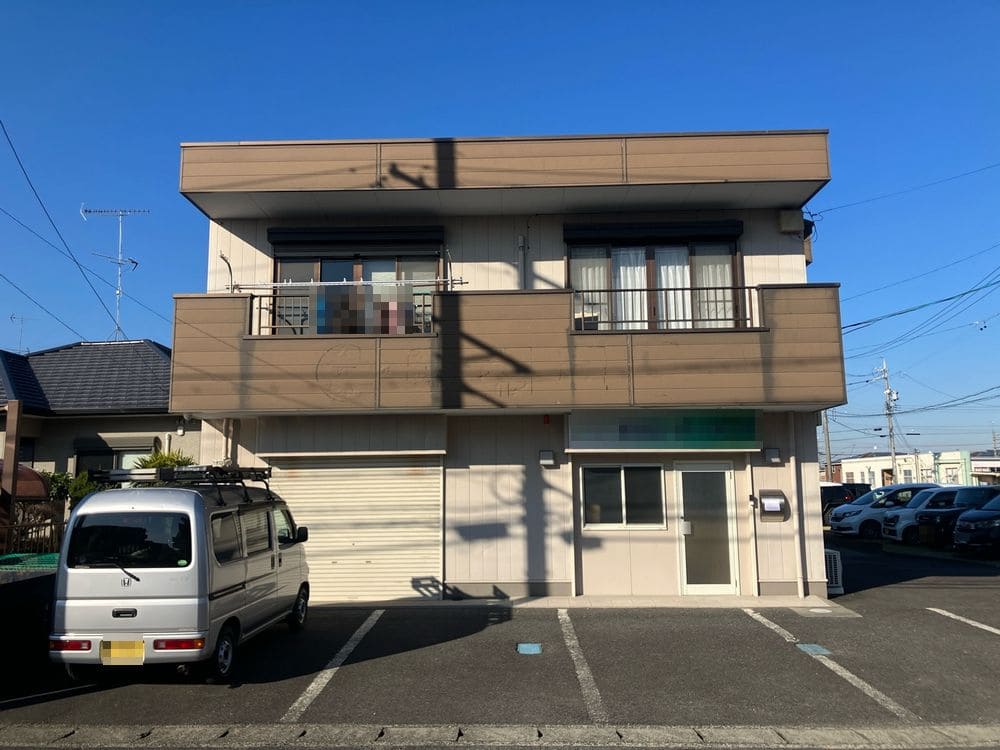 鈴鹿市_K様_全体_施工前 鈴鹿市の外壁塗装、屋根塗装、防水工事をリペイント匠が施工した写真