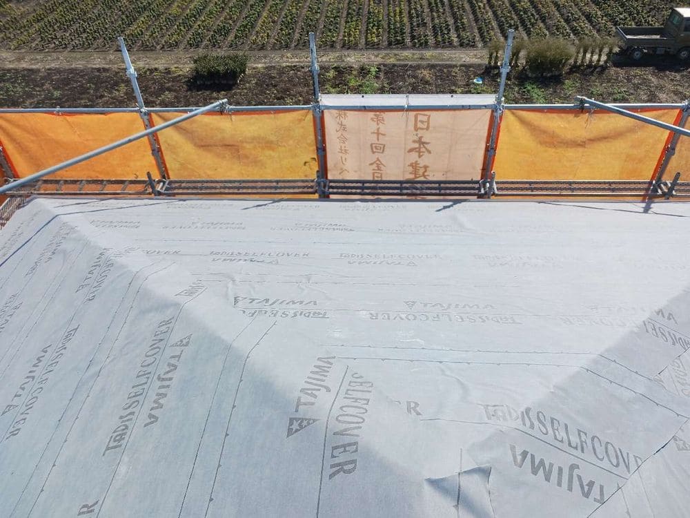 鈴鹿市_T様_ルーフィング(施工後) 鈴鹿市の屋根カバー工事をリペイント匠が施工した写真