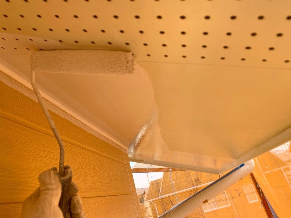 K様(伊勢市)軒天‗2回目 伊勢市で外壁塗装と防水工事をリペイント匠が施工した写真