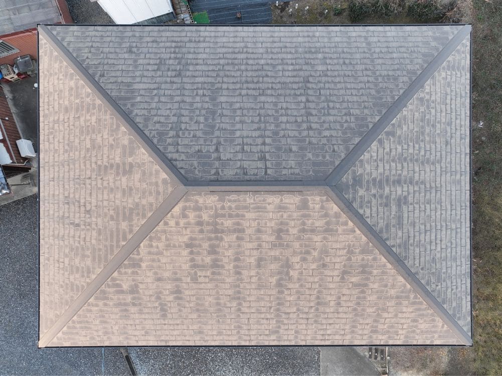 鈴鹿市_T様_施工前1 鈴鹿市の屋根カバー工事をリペイント匠が施工した写真