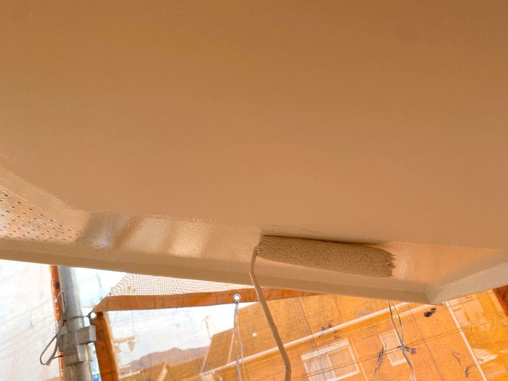 K様(伊勢市)軒天‗3回目 伊勢市で外壁塗装と防水工事をリペイント匠が施工した写真