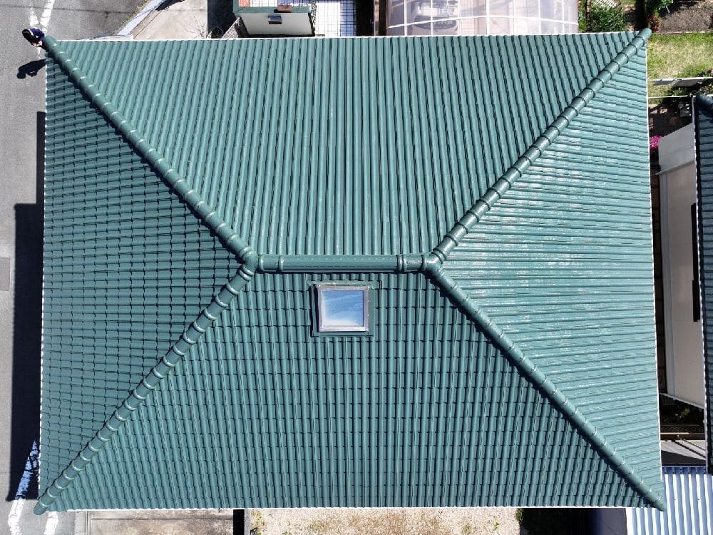 S様(津)施工後_屋根全体 (2) 津市の外壁塗装、屋根塗装をリペイント匠が施工した写真