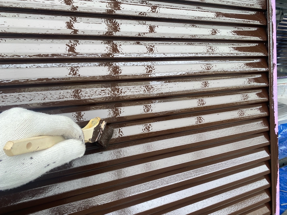 S様(津)雨戸(上塗り) (2) 津市の外壁塗装、屋根塗装をリペイント匠が施工した写真