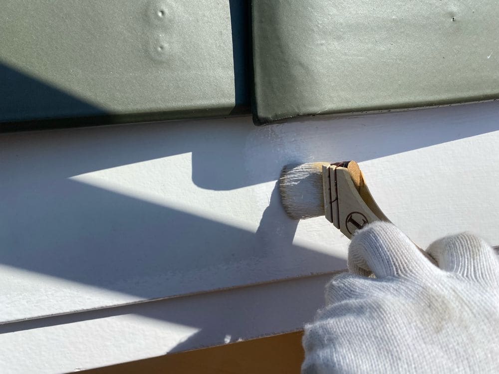 K様(伊勢市)破風‗1回目 伊勢市で外壁塗装と防水工事をリペイント匠が施工した写真