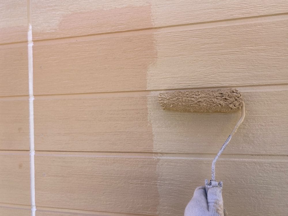 K様(伊勢市)外壁‗中塗り 伊勢市で外壁塗装と防水工事をリペイント匠が施工した写真