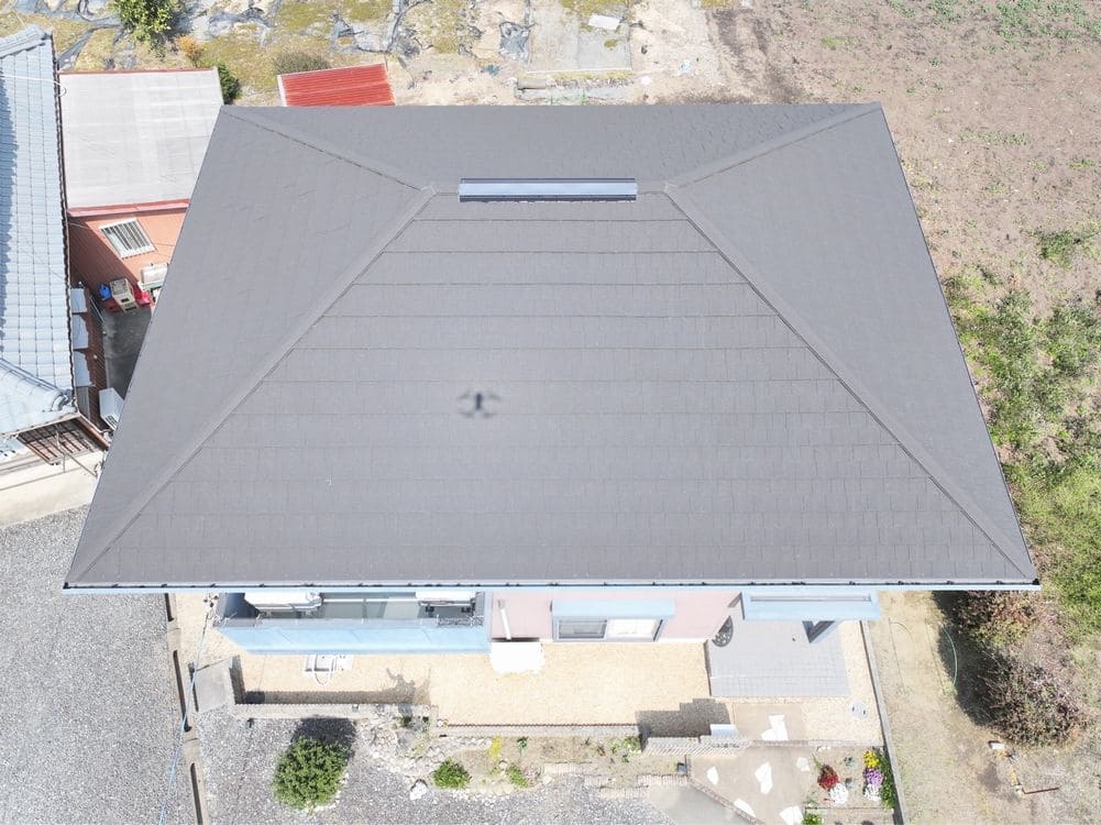 鈴鹿市_T様_施工後2 鈴鹿市の屋根カバー工事をリペイント匠が施工した写真