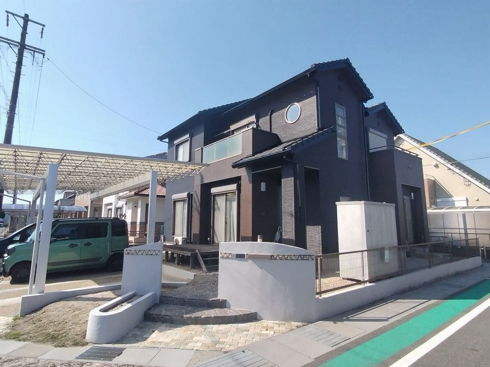 鈴鹿市_K様_施工後_外壁全体 (2) 鈴鹿市の外壁塗装、防水工事をリペイント匠が施工した写真