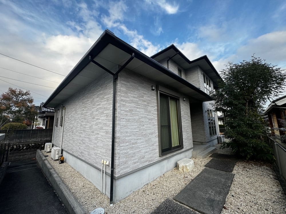 四日市市の外壁塗装をリペイント匠が施工した写真