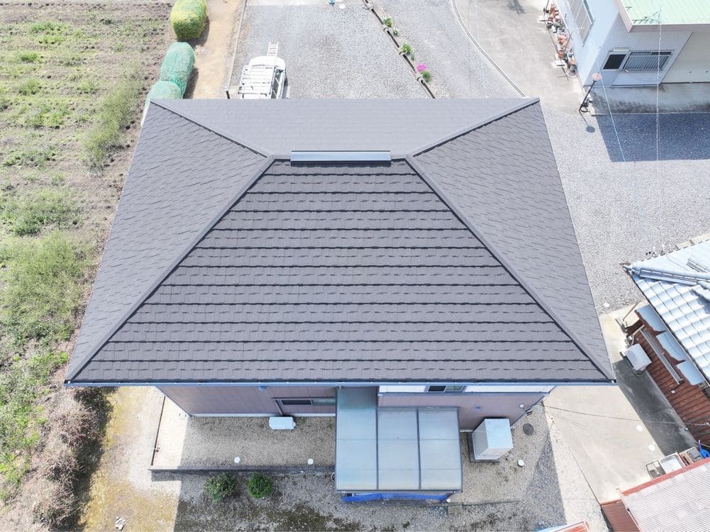 鈴鹿市_T様_施工後3 鈴鹿市の屋根カバー工事をリペイント匠が施工した写真