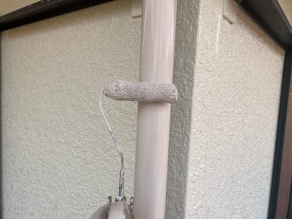 S様(津)樋(上塗り) (3) 津市の外壁塗装、屋根塗装をリペイント匠が施工した写真