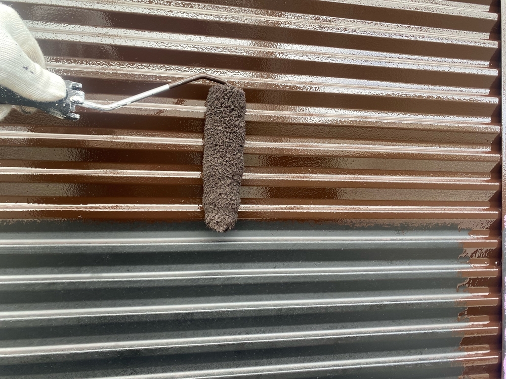 S様(津)雨戸(中塗り) (2) 津市の外壁塗装、屋根塗装をリペイント匠が施工した写真