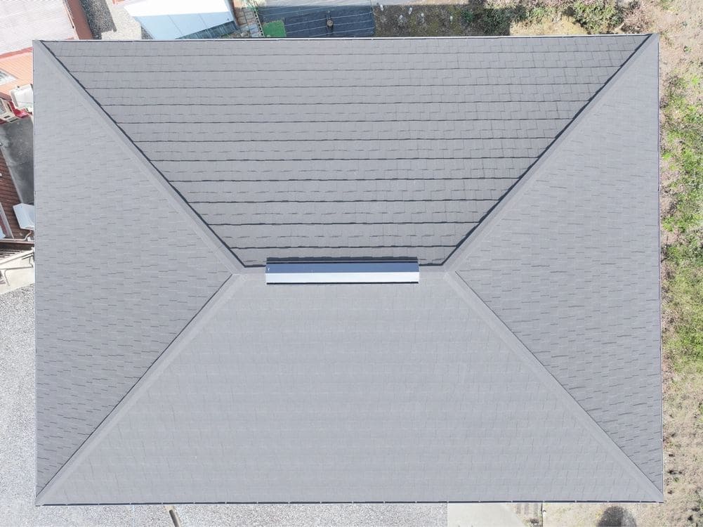 鈴鹿市_T様_施工後1 鈴鹿市の屋根カバー工事をリペイント匠が施工した写真