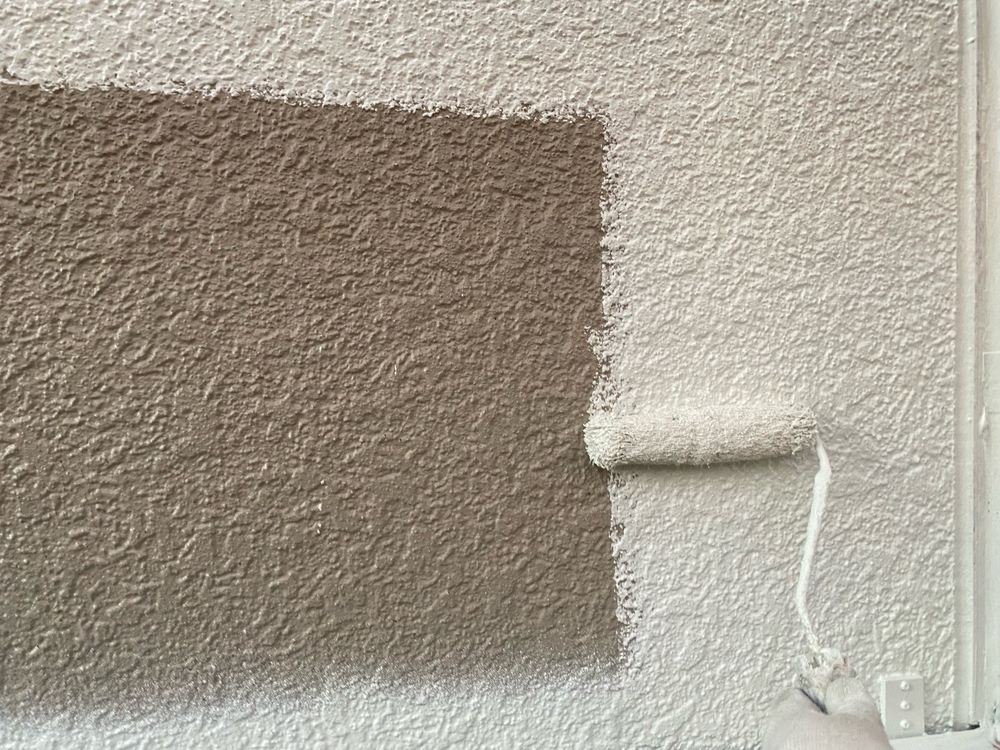 S様(津)外壁(中塗り1) (3) 津市の外壁塗装、屋根塗装をリペイント匠が施工した写真