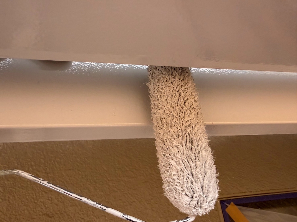 S様(津)鼻隠し(中塗り) 津市の外壁塗装、屋根塗装をリペイント匠が施工した写真