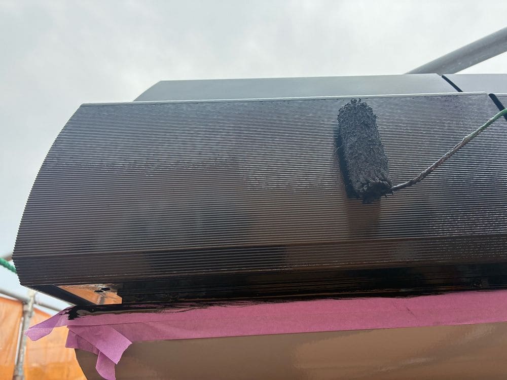 鈴鹿市の屋根塗装をリペイント匠が施工した写真