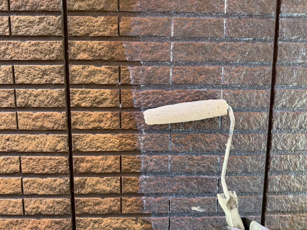 鈴鹿市_N様_外壁(下塗り2) 鈴鹿市の外壁塗装、屋根塗装をリペイント匠が施工した写真