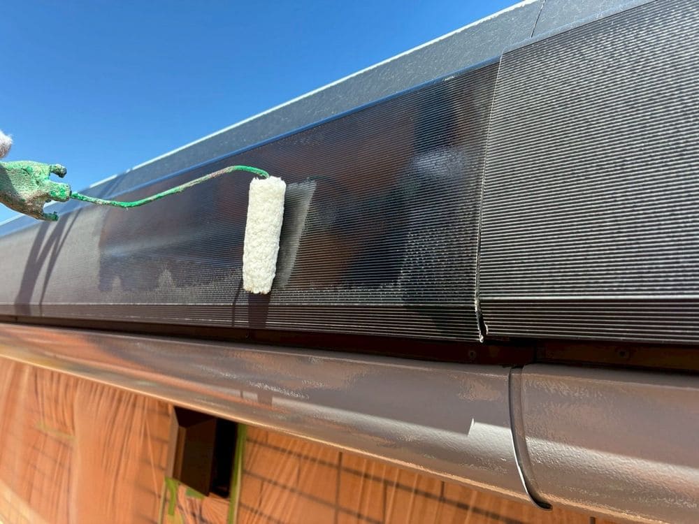 鈴鹿市の屋根塗装をリペイント匠が施工した写真