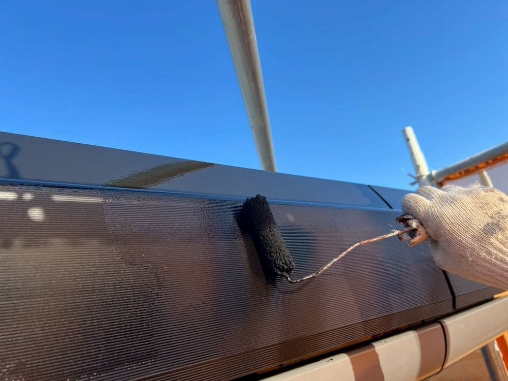 鈴鹿市の屋根塗装をリペイント匠が施工した写真