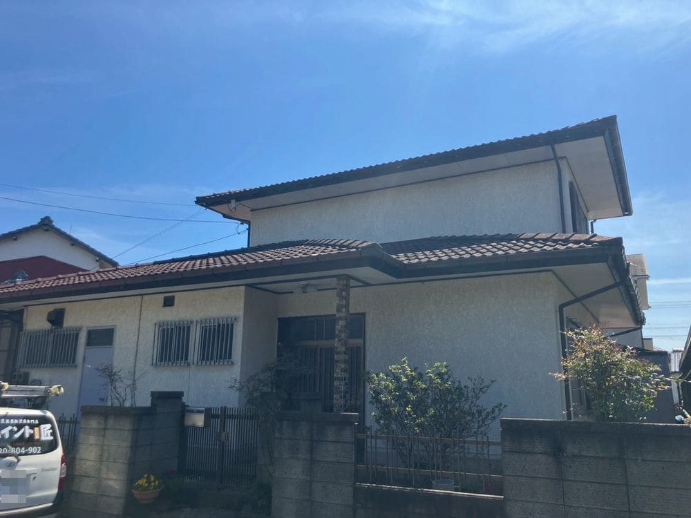 I様(鈴鹿市)施工前_外壁全体 鈴鹿市の外壁塗装、屋根塗装をリペイント匠が施工した写真