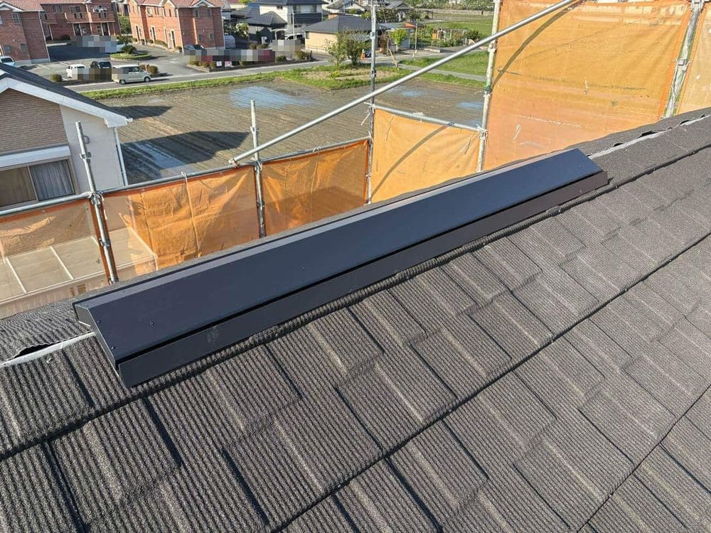 棟板金(施工後1) 松阪市で外壁塗装と屋根工事と防水工事をリペイント匠が施工した写真