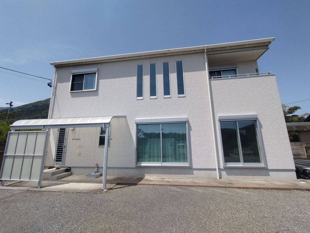 四日市市_K様_外壁全体1(施工前) 四日市市の外壁・屋根塗装をリペイント匠が施工した写真