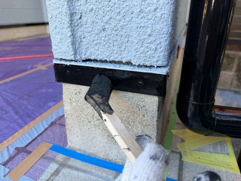 T様(津)水切り(上塗り) 津市の外壁塗装、屋根工事をリペイント匠が施工した写真
