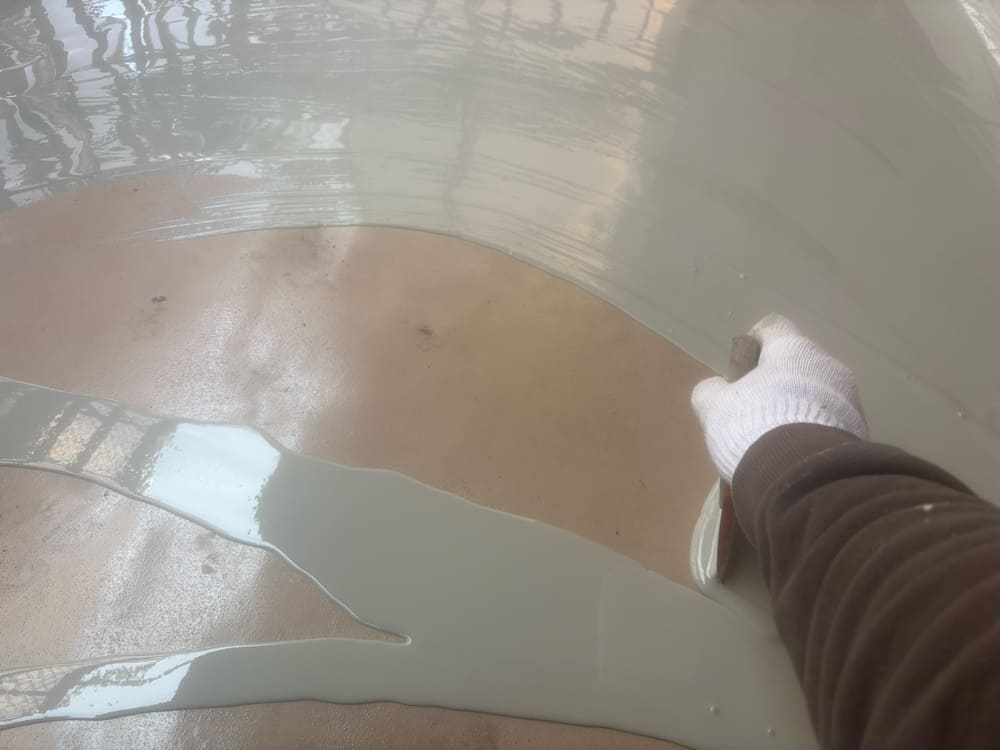 N様(津)防水(1層目) 津市の外壁塗装、防水工事をリペイント匠が施工した写真
