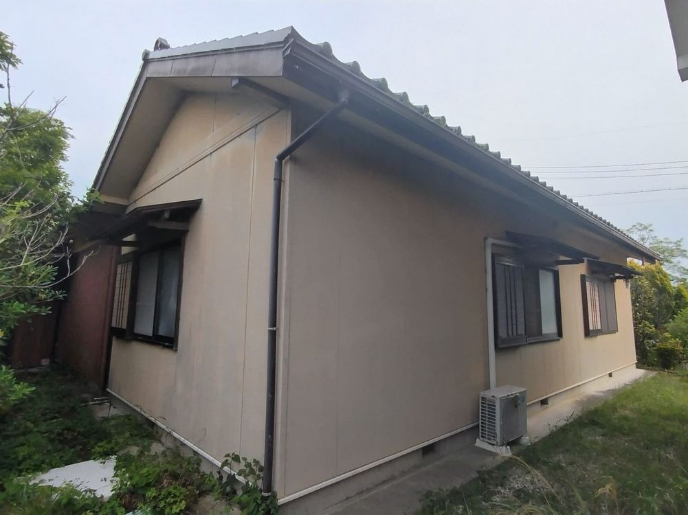 鈴鹿市_Y様_施工前_外壁全体 鈴鹿市の外壁塗装をリペイント匠が施工した写真