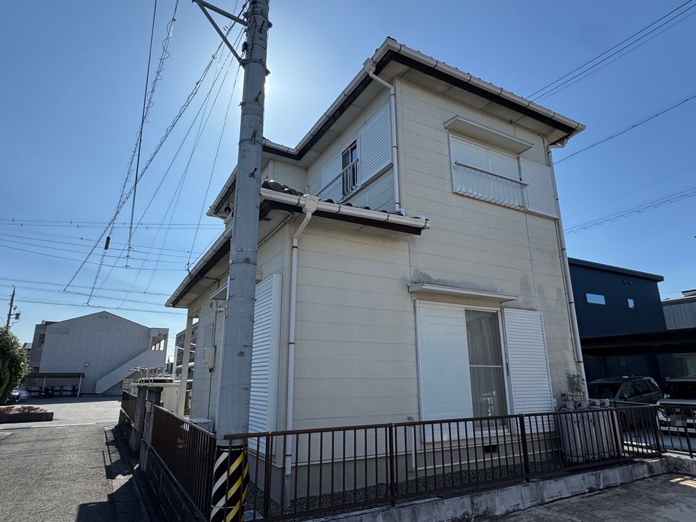 四日市市_M様_外壁全体3(施工前) 四日市市の外壁塗装をリペイント匠が施工した写真
