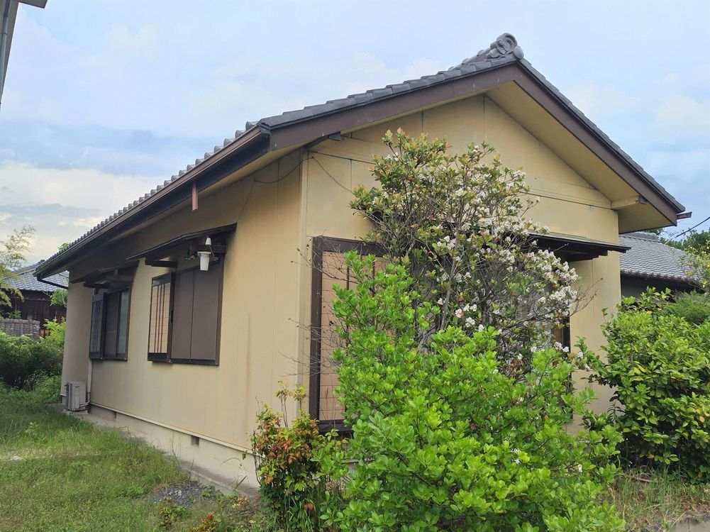 鈴鹿市_Y様_施工前_外壁全体 (2) 鈴鹿市の外壁塗装をリペイント匠が施工した写真