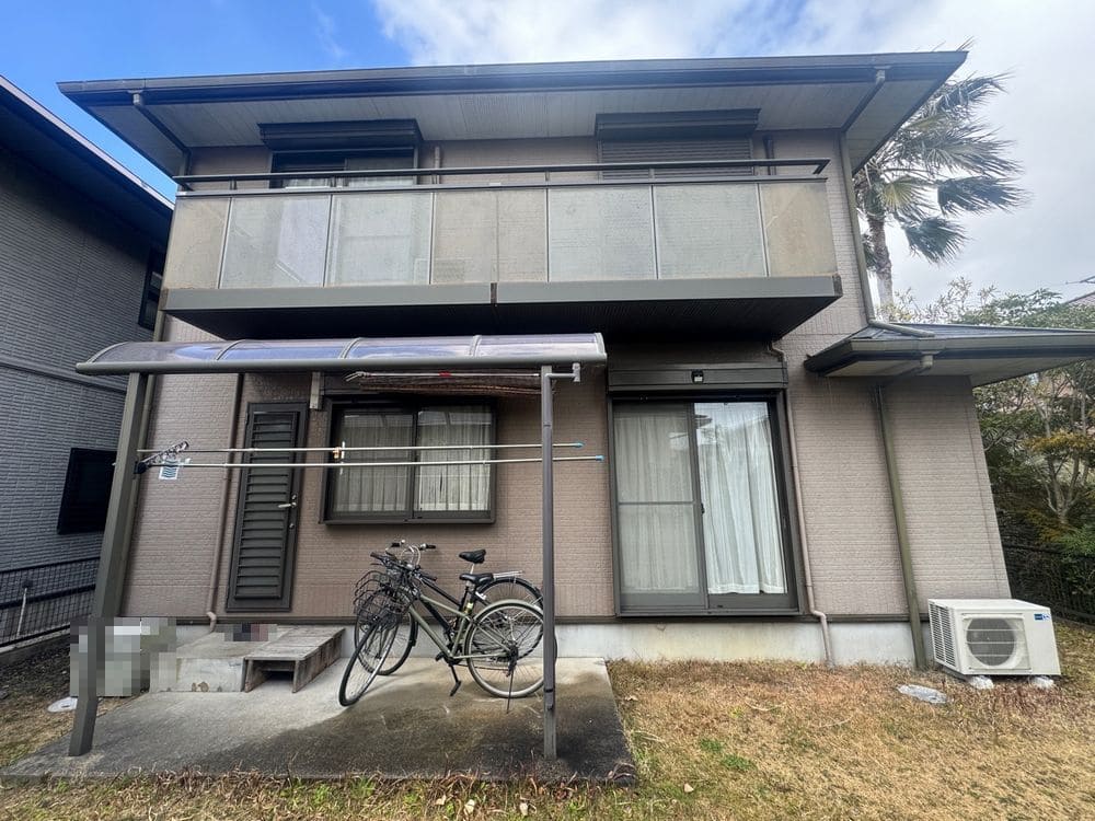 鈴鹿市_K様_施工前_外壁全体 鈴鹿市の外壁塗装、屋根塗装をリペイント匠が施工した写真