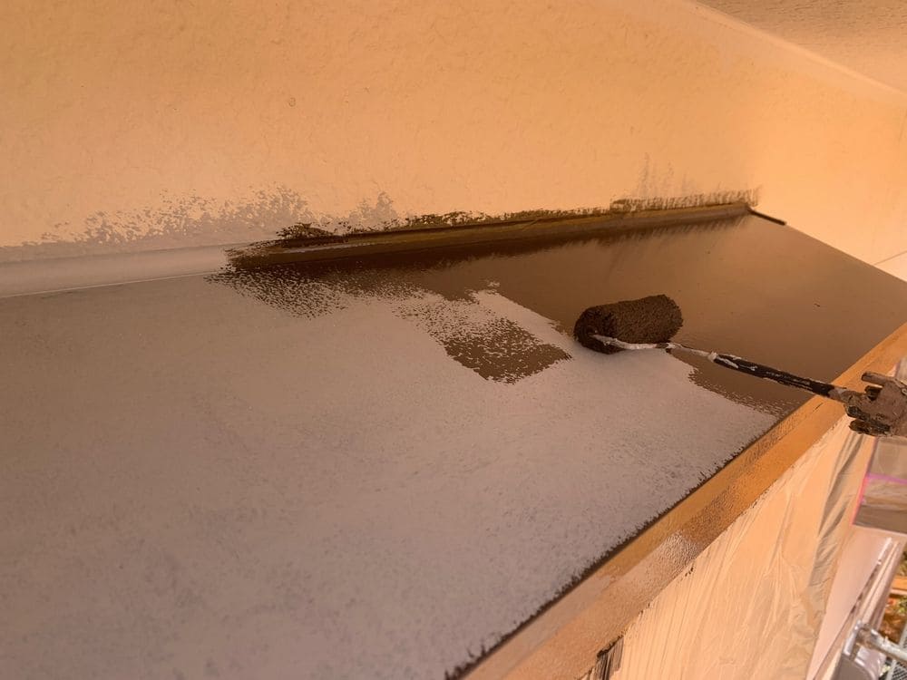 M様亀山庇(中塗り) 亀山市で外壁塗装、防水工事をリペイント匠が施工した写真
