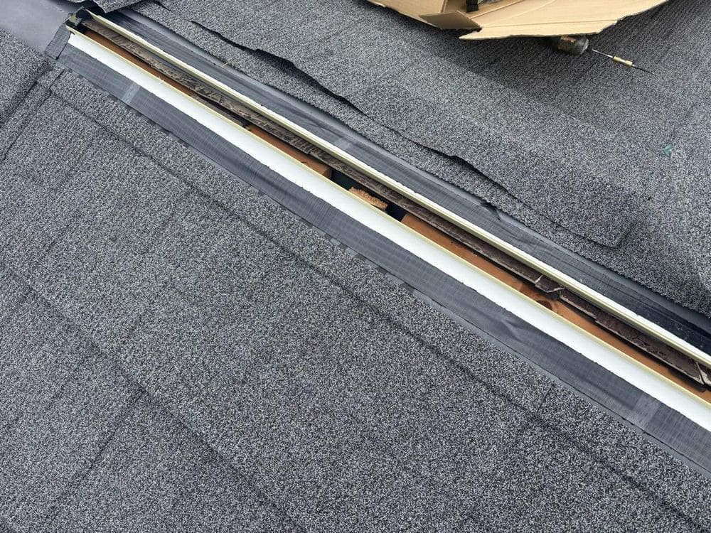 四日市市の屋根工事をリペイント匠が施工した写真