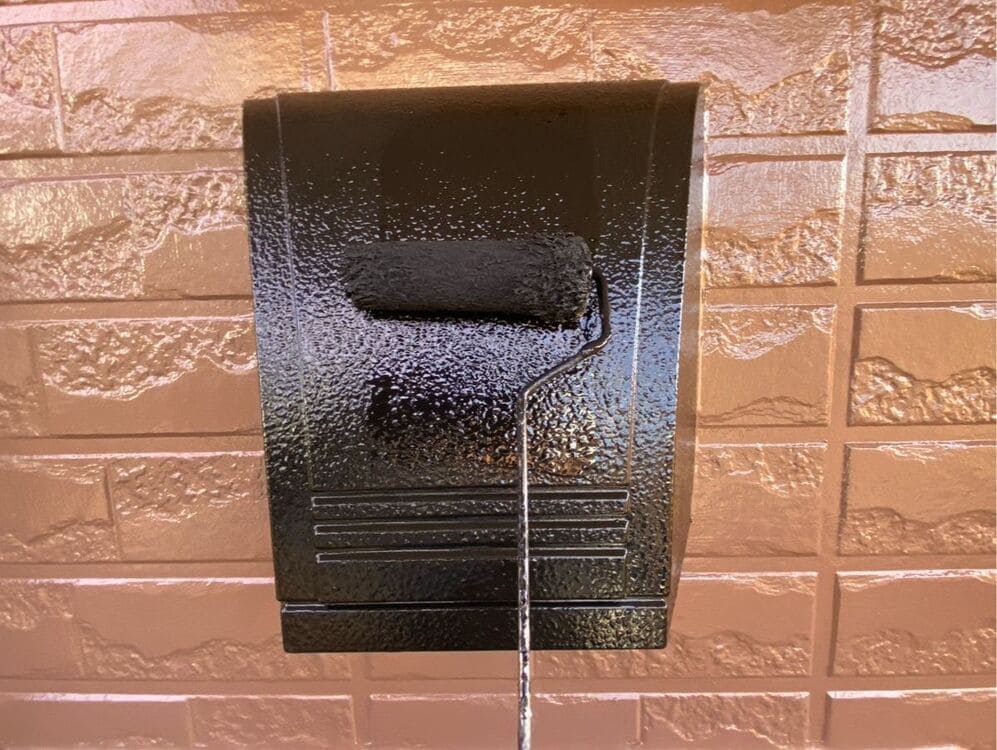 A様(津)換気フード(上塗り) 津市の外壁塗装、屋根塗装をリペイント匠が施工した写真