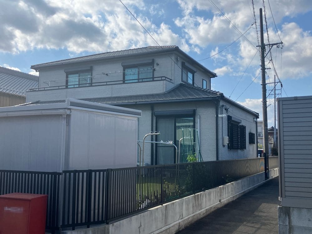 四日市市_H様_外壁全体3(施工前) 四日市市の外壁塗装をリペイント匠が施工した写真