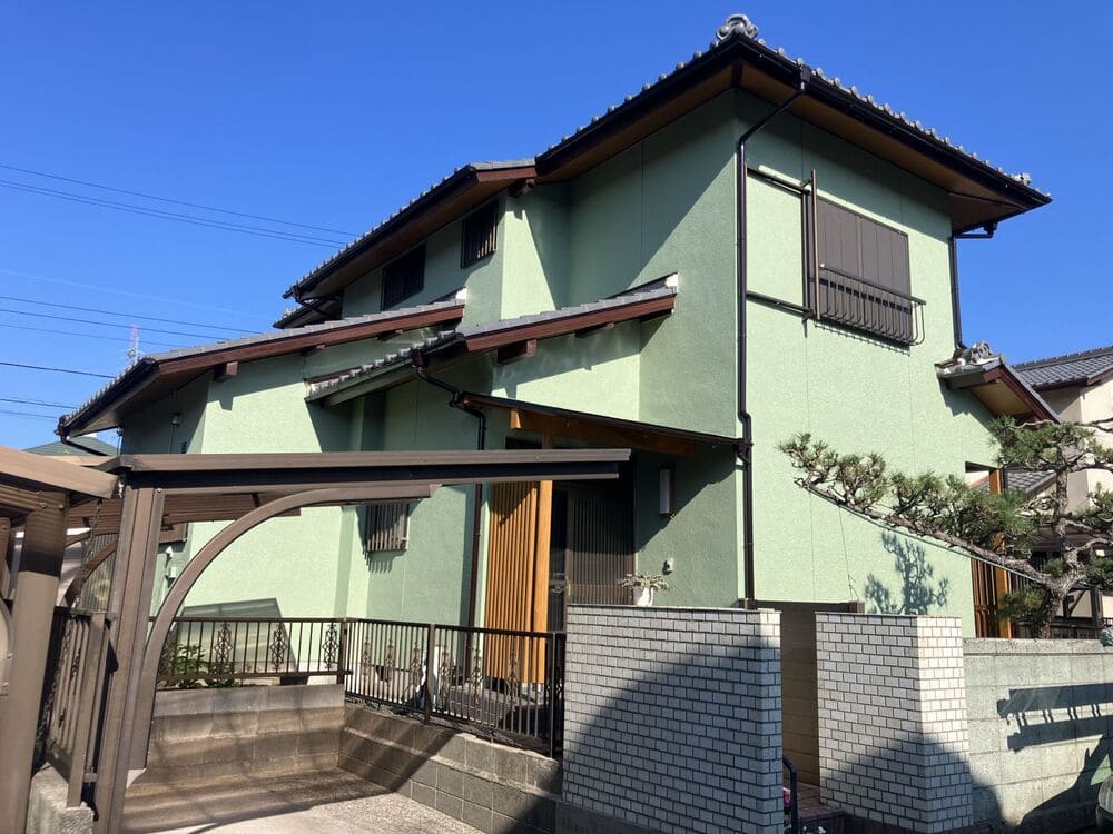 Y様(津)施工後_外壁全体 (2) 津市の外壁塗装をリペイント匠が施工した写真