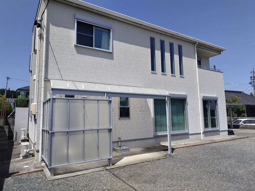四日市市_K様_外壁全体2(施工前) 四日市市の外壁・屋根塗装をリペイント匠が施工した写真